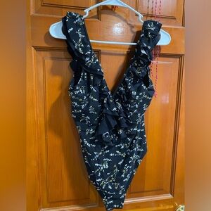 Sexy Michael Kors one piece bathing suit. Perfect for summer!